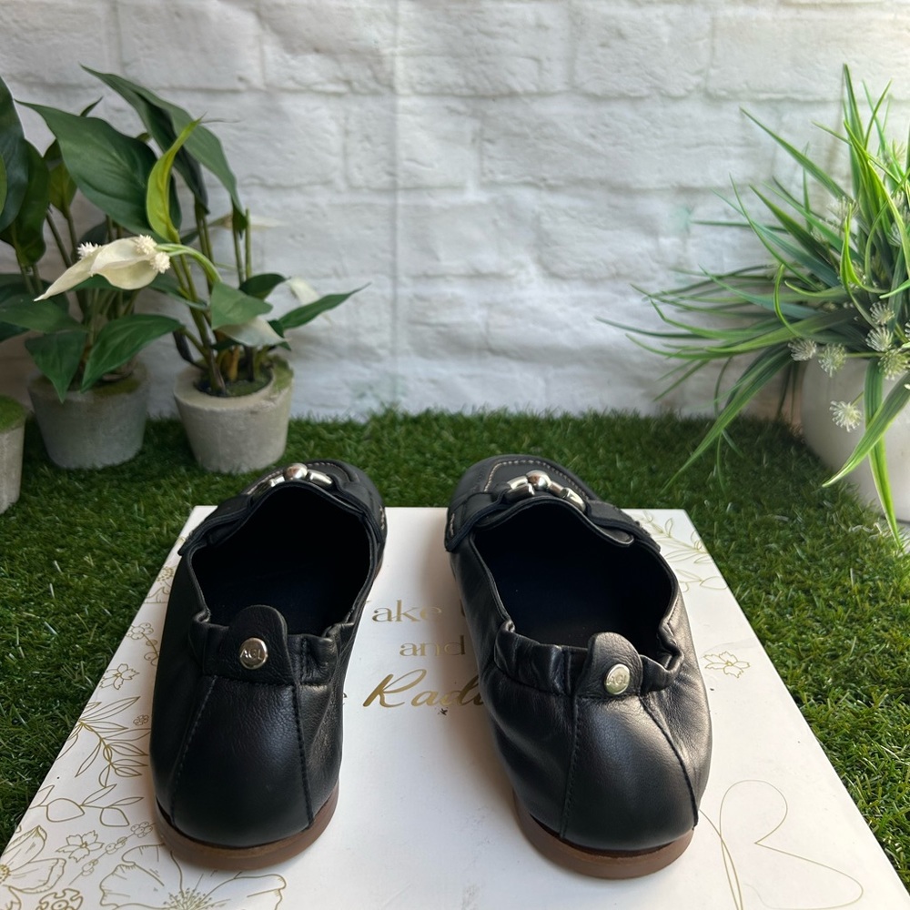 Moccasin with piercing
Midnight SHERYL MOC | AGL
S445.00 size 7.5 - Picture 14 of 16